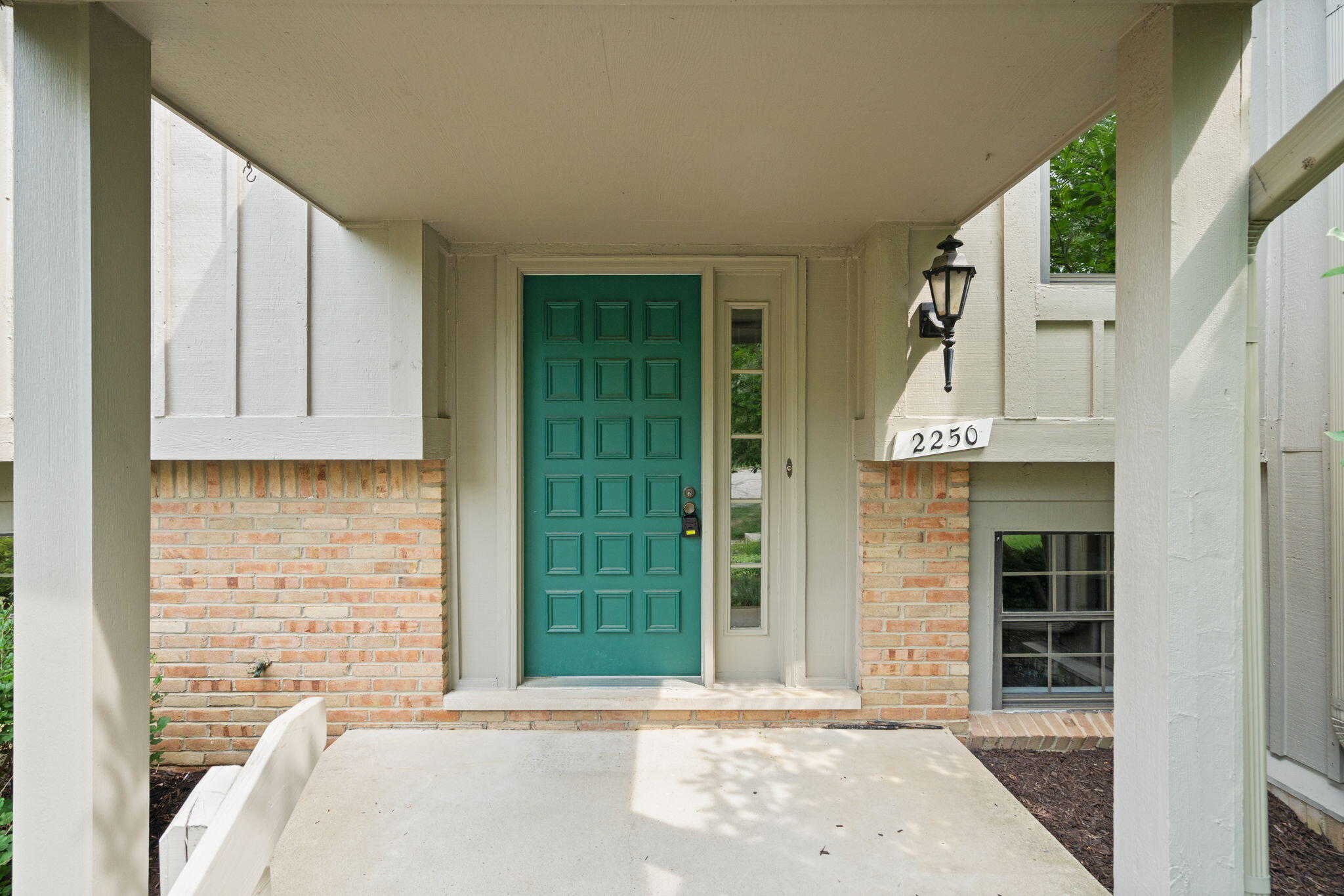 2250 Rivenoak Court