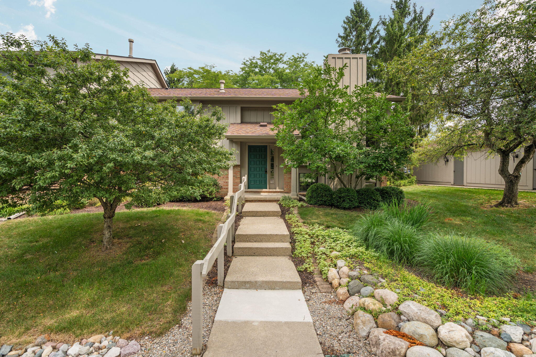 2250 Rivenoak Court