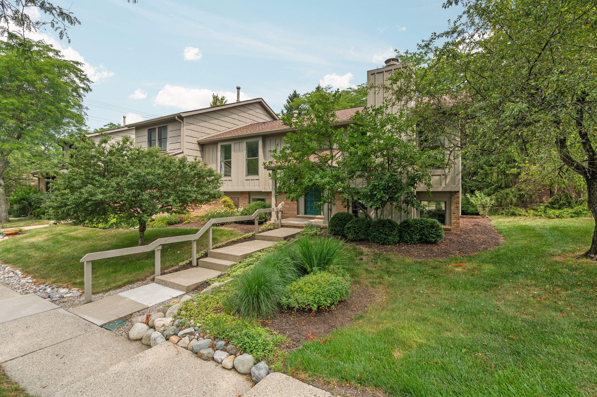 2250 Rivenoak Court