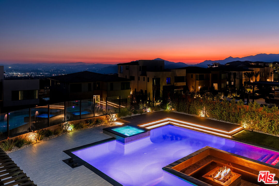 11811 N Greenwood Dr