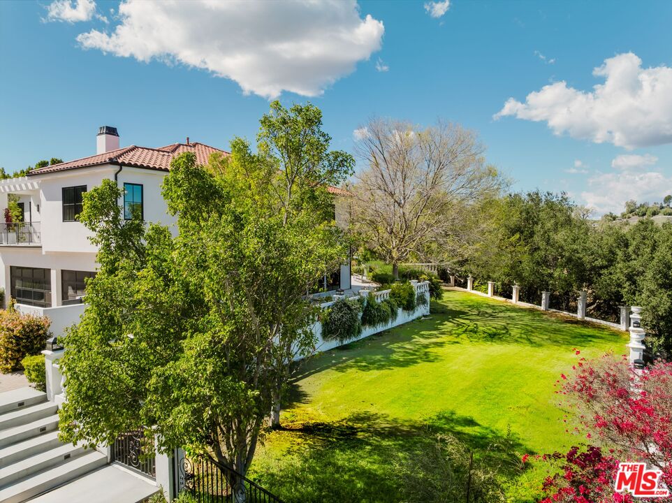 5192 Parkway Calabasas