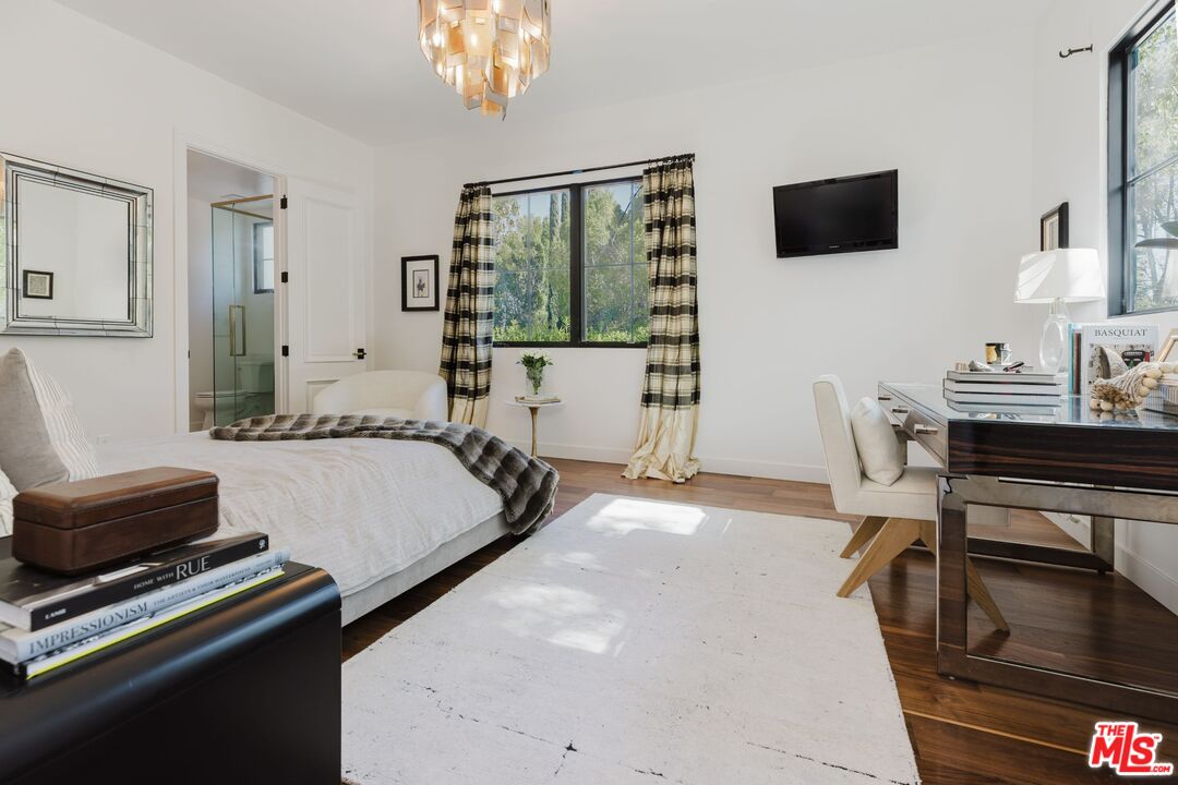 5192 Parkway Calabasas