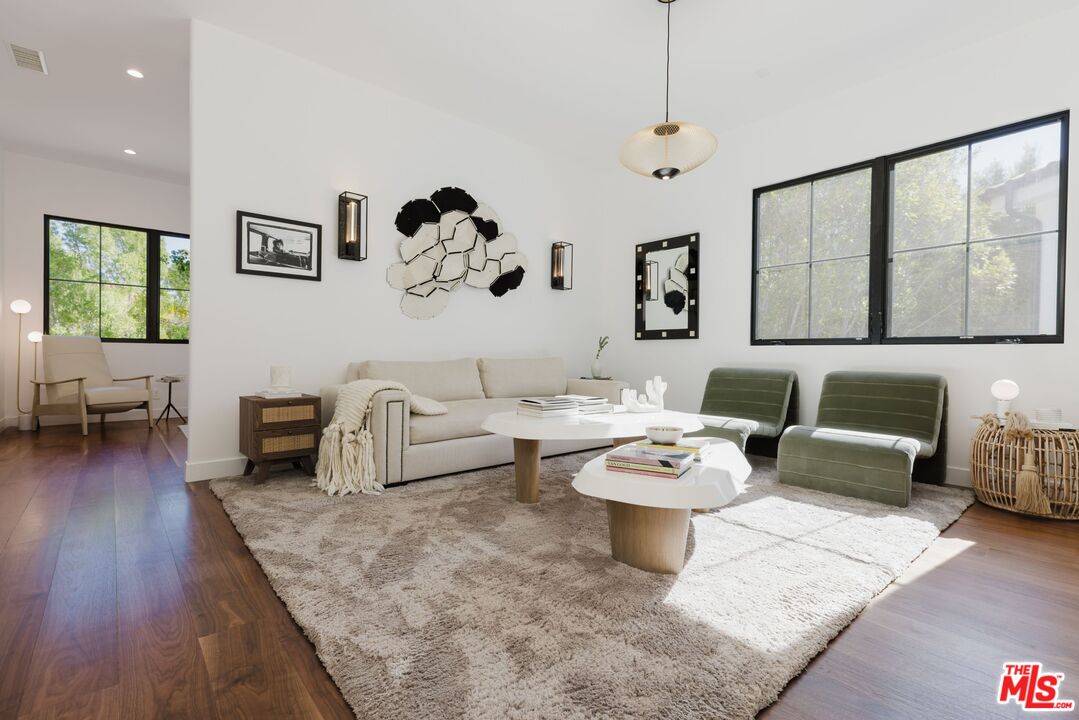 5192 Parkway Calabasas