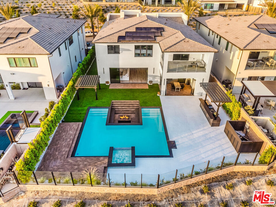 11811 N Greenwood Dr