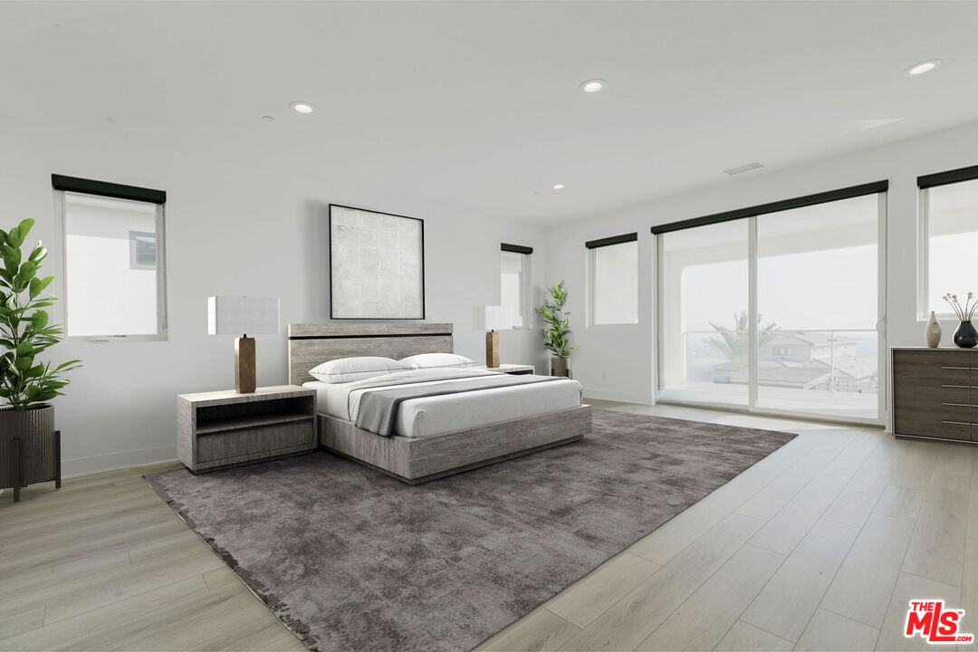 11811 N Greenwood Dr