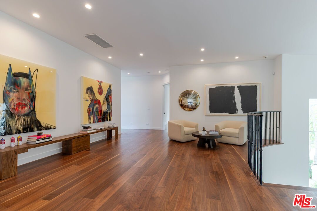 5192 Parkway Calabasas