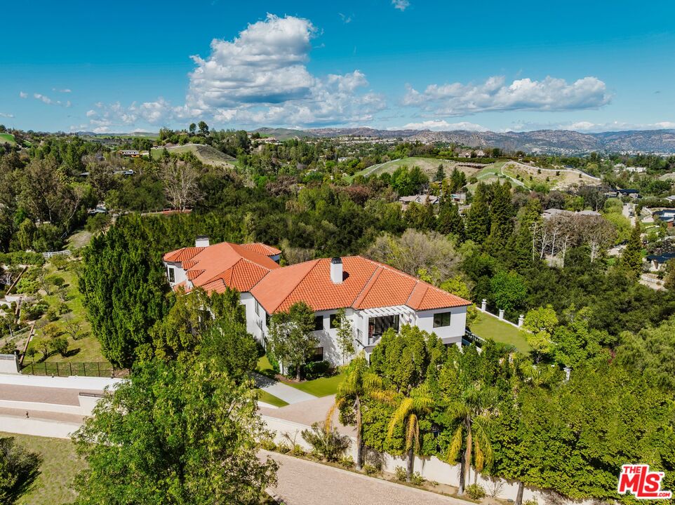 5192 Parkway Calabasas