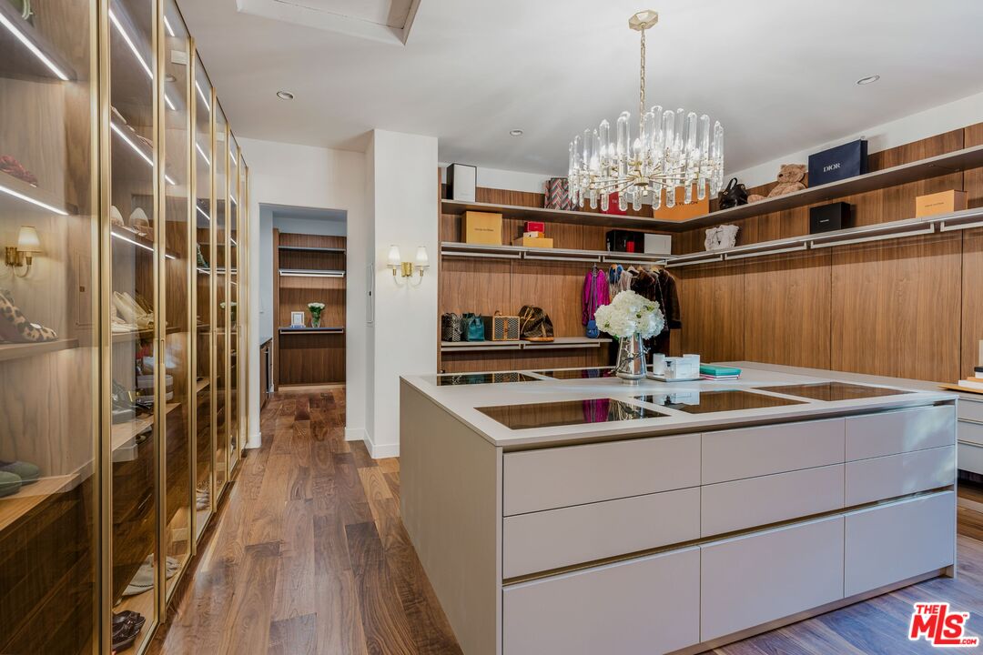 5192 Parkway Calabasas