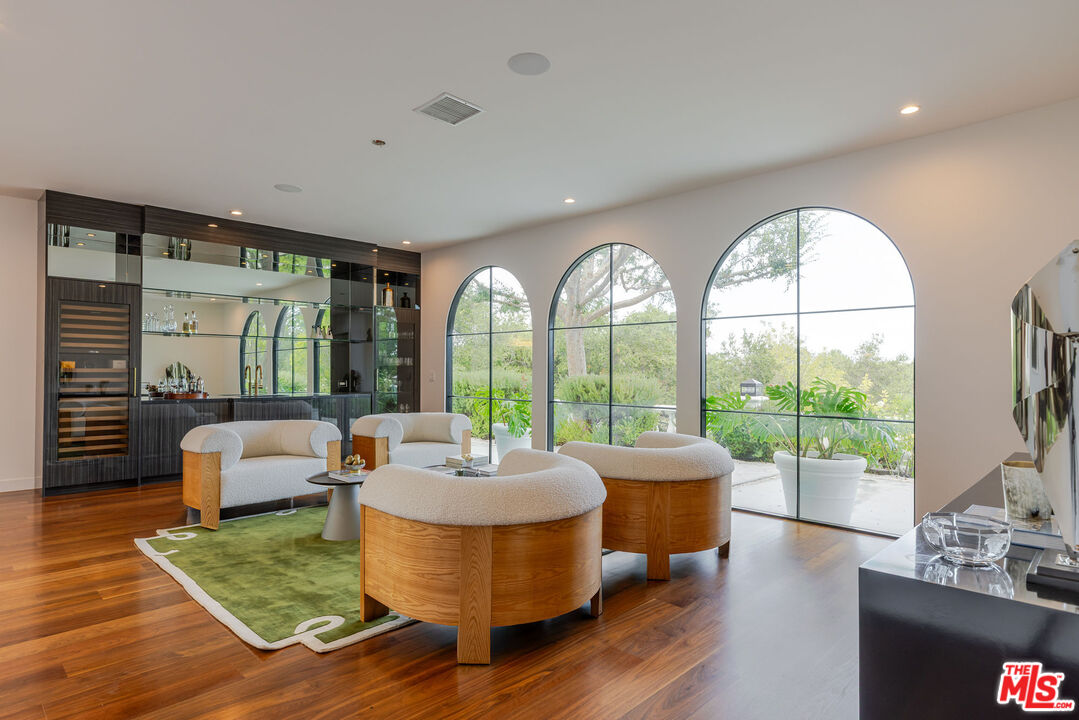 5192 Parkway Calabasas