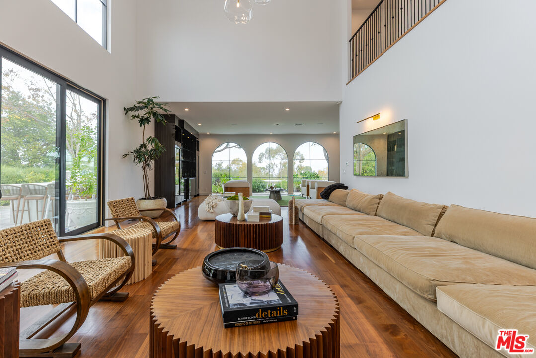 5192 Parkway Calabasas