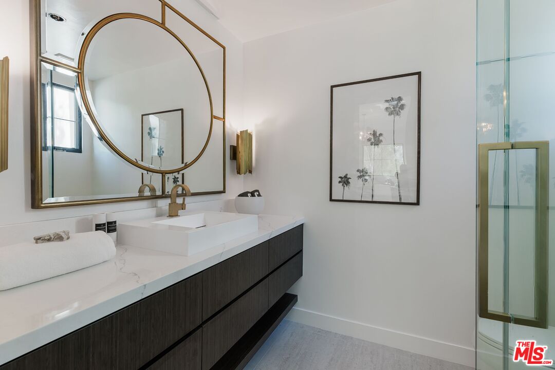 5192 Parkway Calabasas