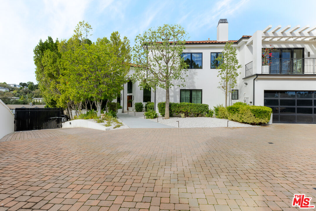 5192 Parkway Calabasas