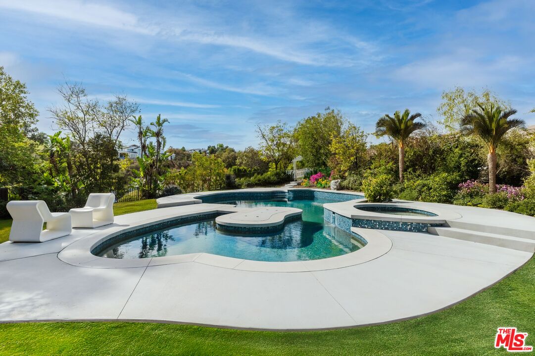 5192 Parkway Calabasas