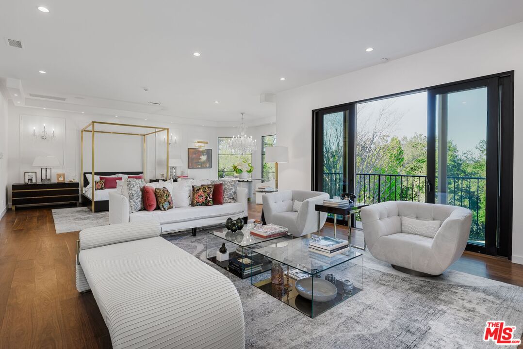 5192 Parkway Calabasas