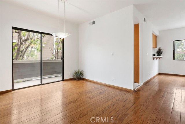 1952 S Barrington AVE