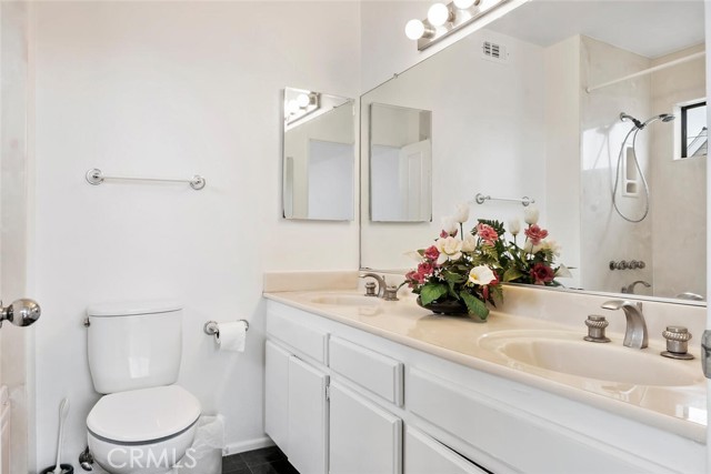 1952 S Barrington AVE