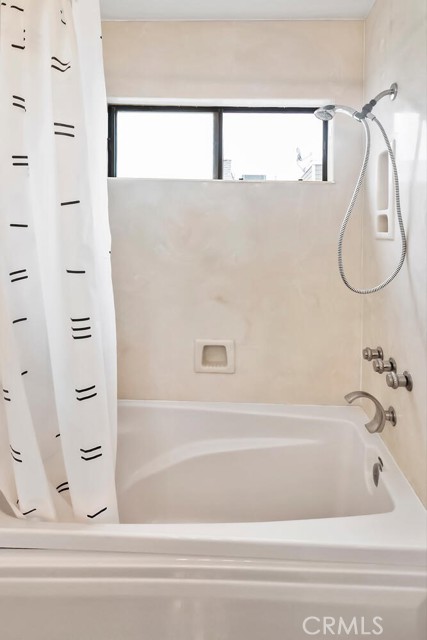 1952 S Barrington AVE