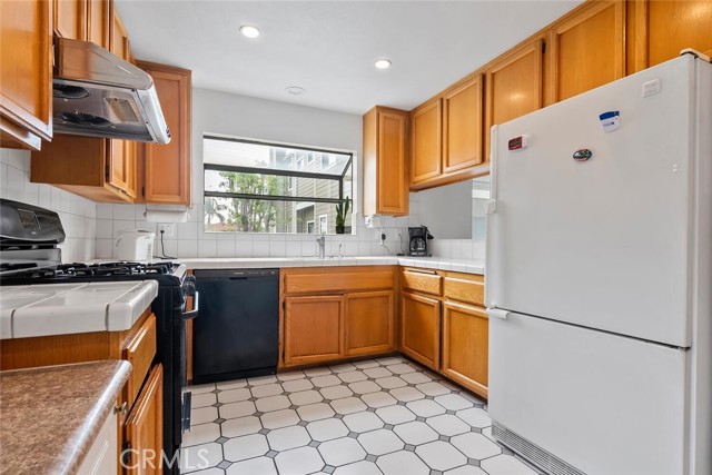 1952 S Barrington AVE