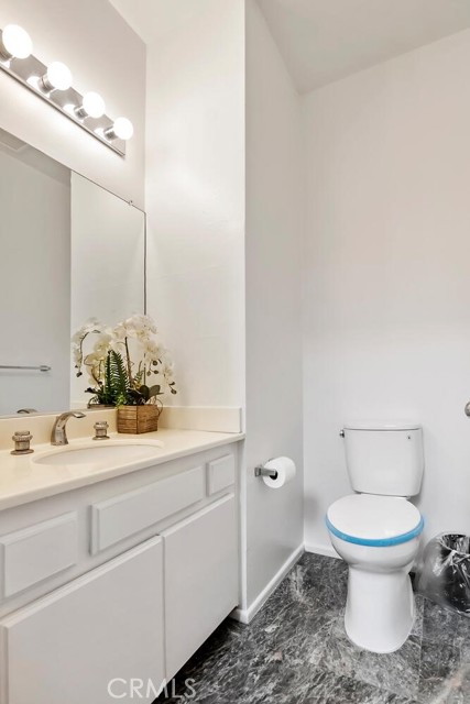 1952 S Barrington AVE