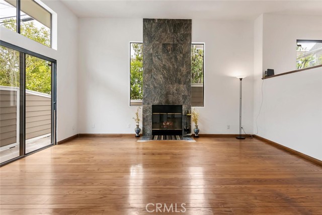 1952 S Barrington AVE