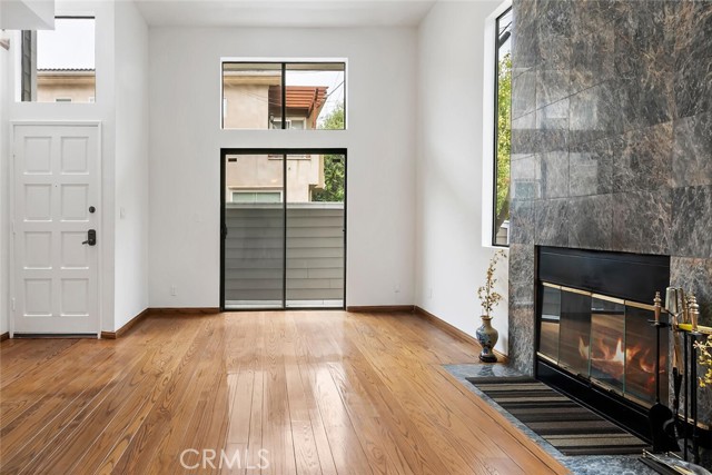 1952 S Barrington AVE