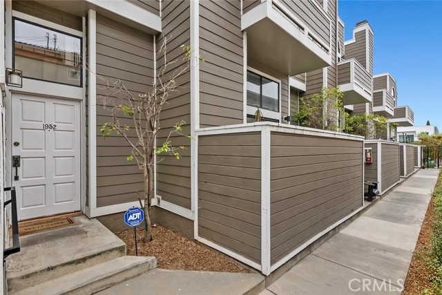 1952 S Barrington AVE