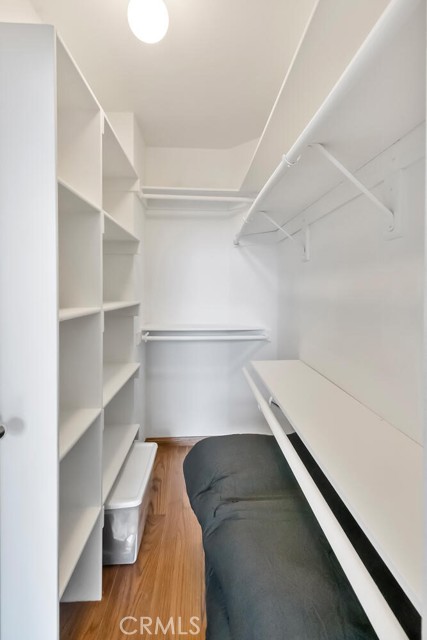 1952 S Barrington AVE