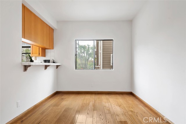 1952 S Barrington AVE