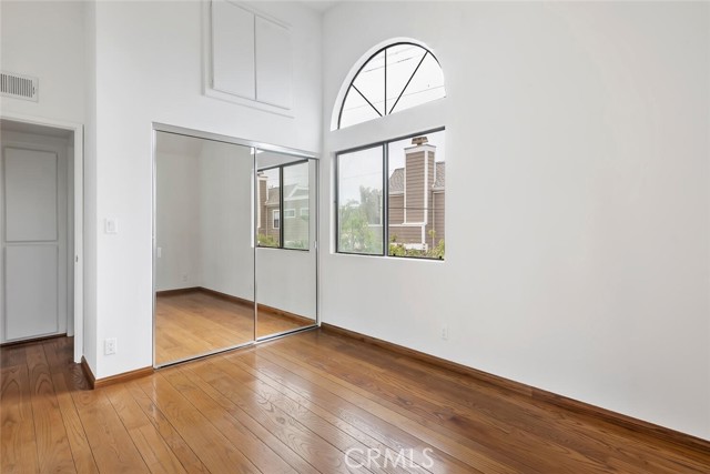 1952 S Barrington AVE