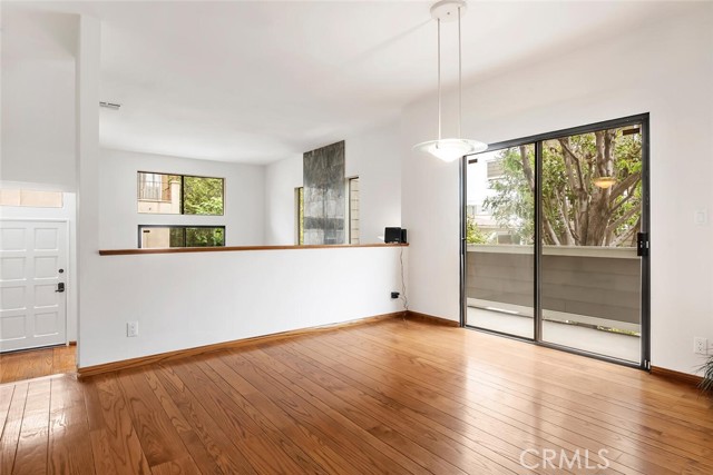 1952 S Barrington AVE