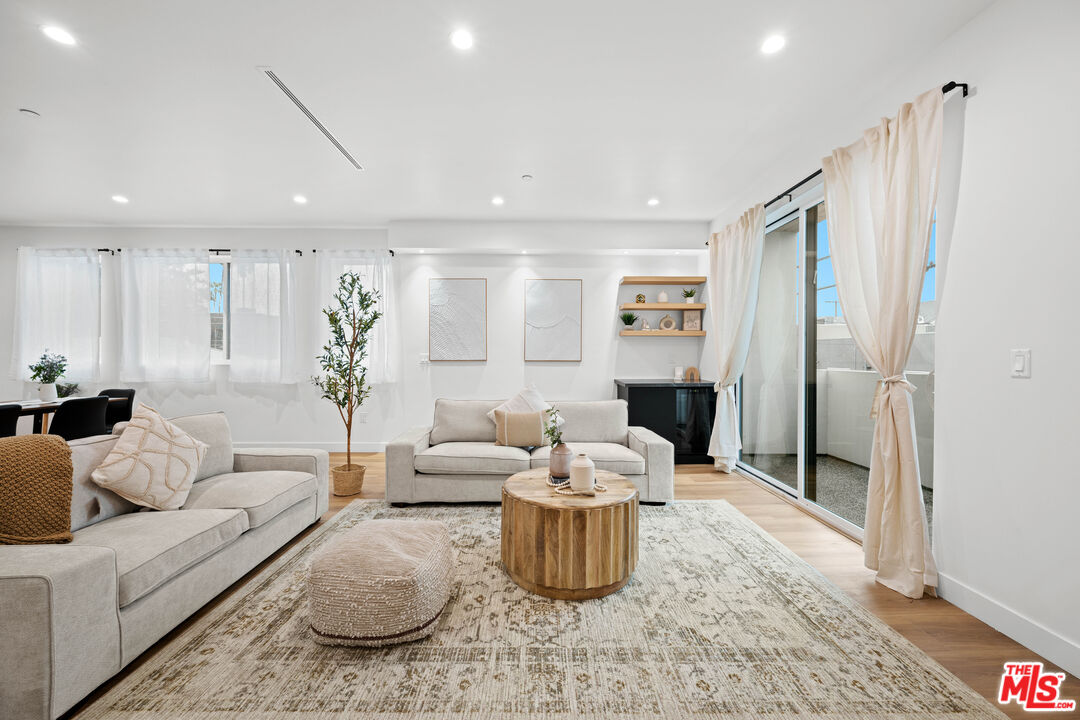 835 N Mccadden Pl Unit: 1