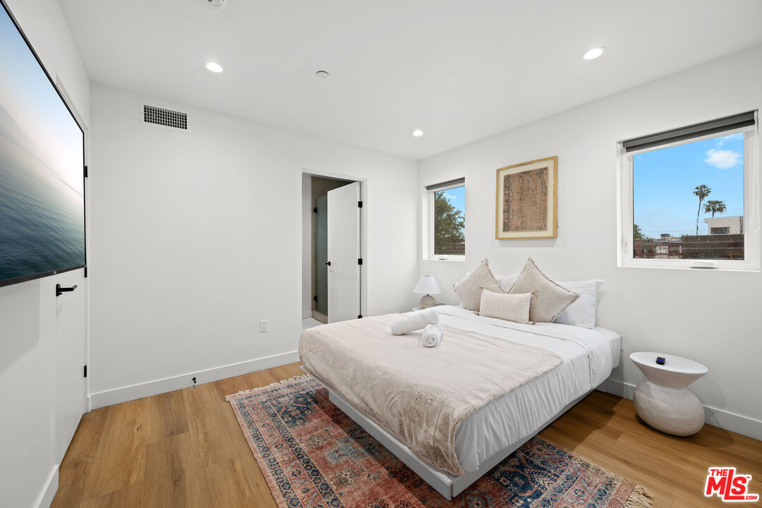 835 N Mccadden Pl Unit: 1
