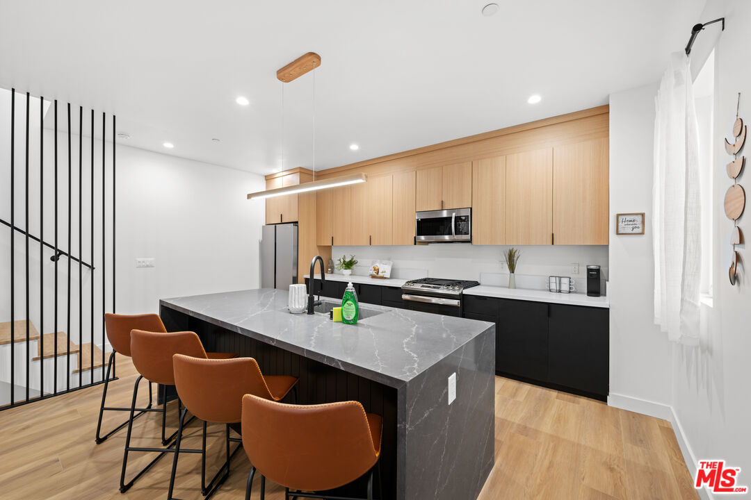 835 N Mccadden Pl Unit: 1
