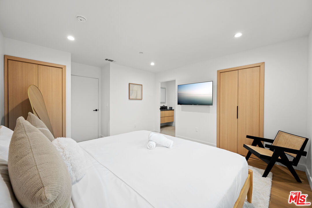 835 N Mccadden Pl Unit: 1