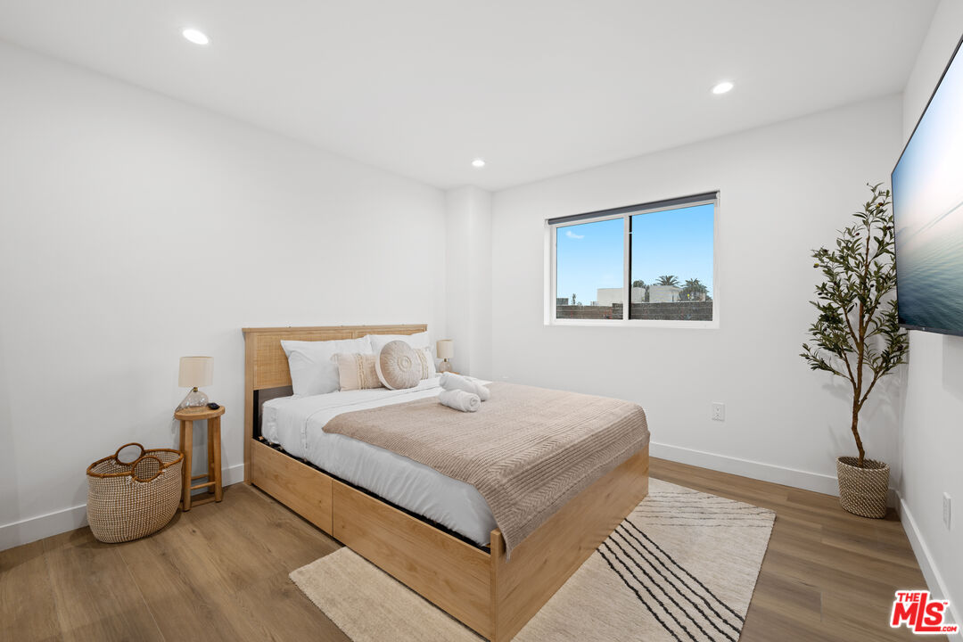 835 N Mccadden Pl Unit: 1