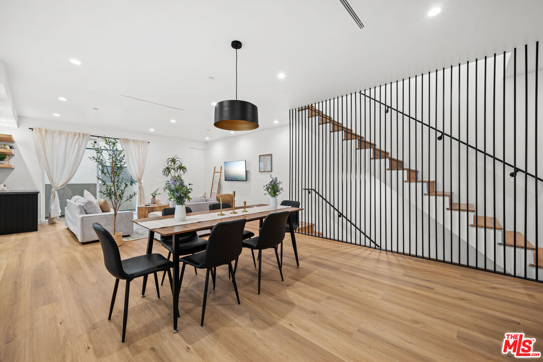 835 N Mccadden Pl Unit: 1