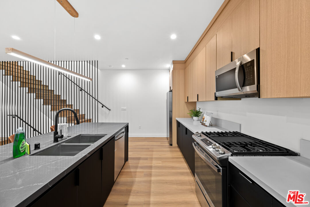 835 N Mccadden Pl Unit: 1