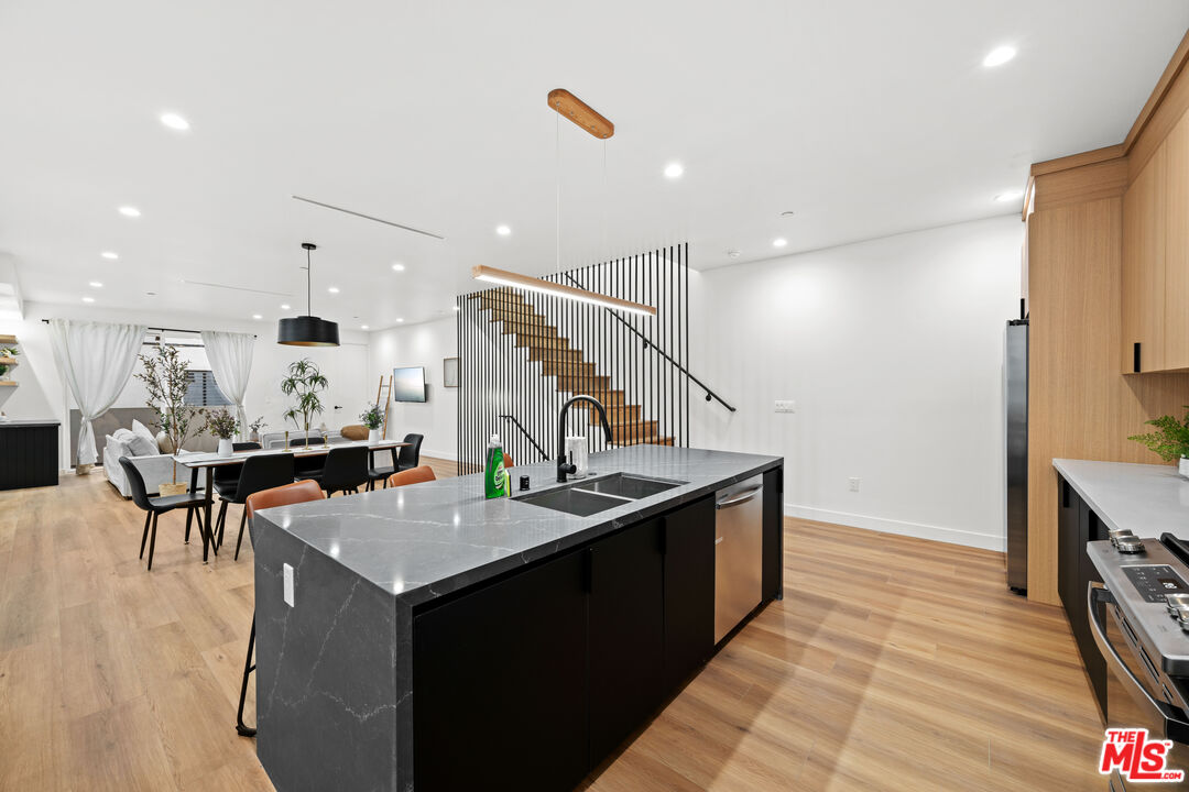 835 N Mccadden Pl Unit: 1
