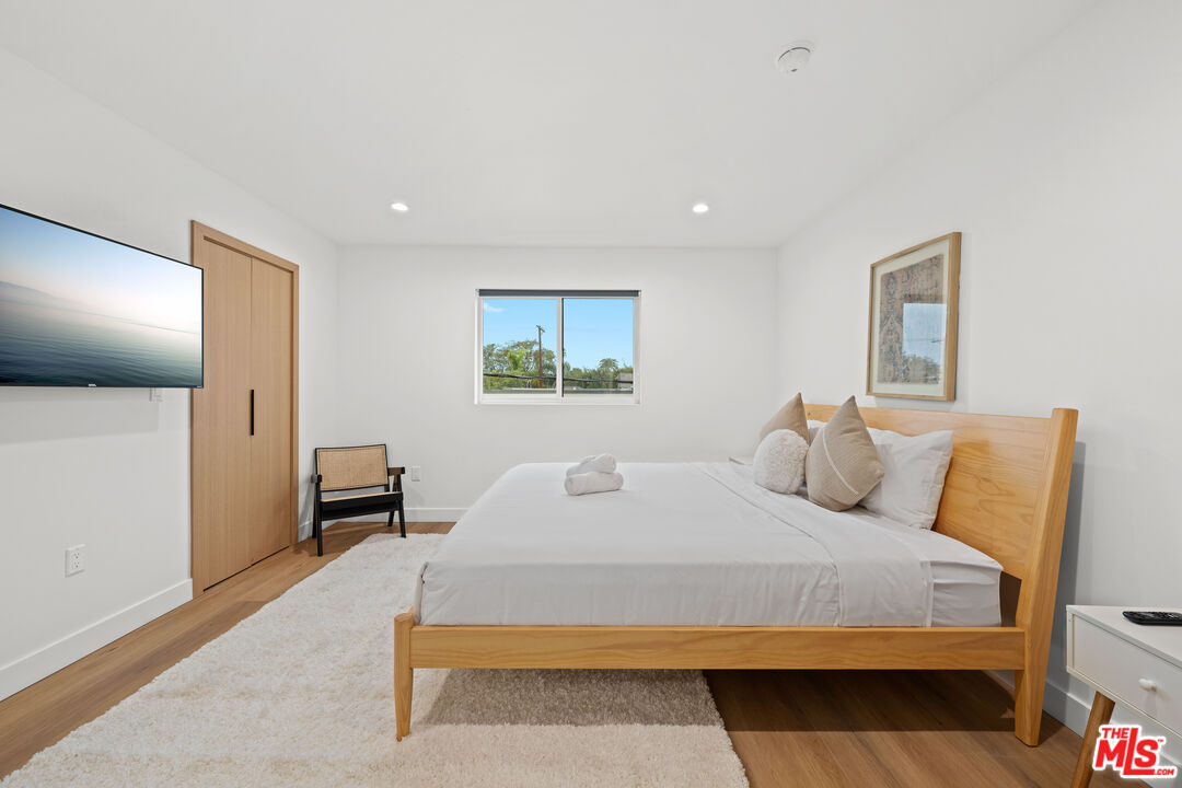 835 N Mccadden Pl Unit: 1