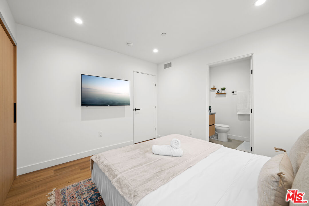 835 N Mccadden Pl Unit: 1