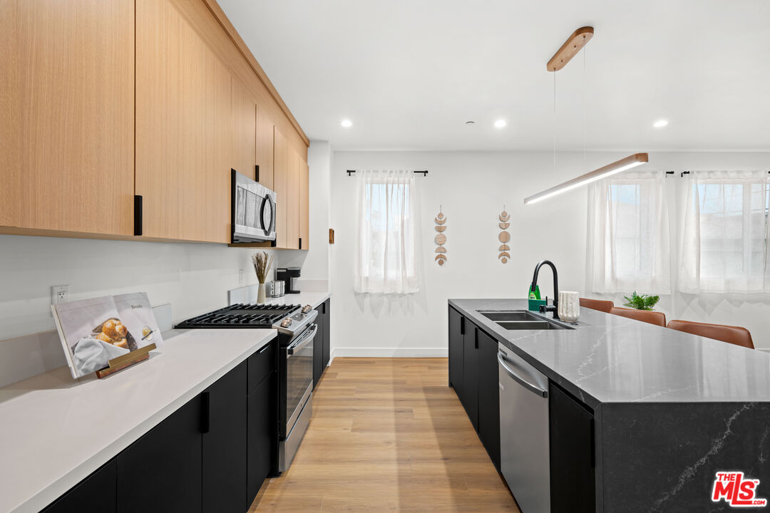 835 N Mccadden Pl Unit: 1