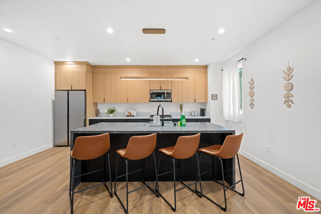 835 N Mccadden Pl Unit: 1