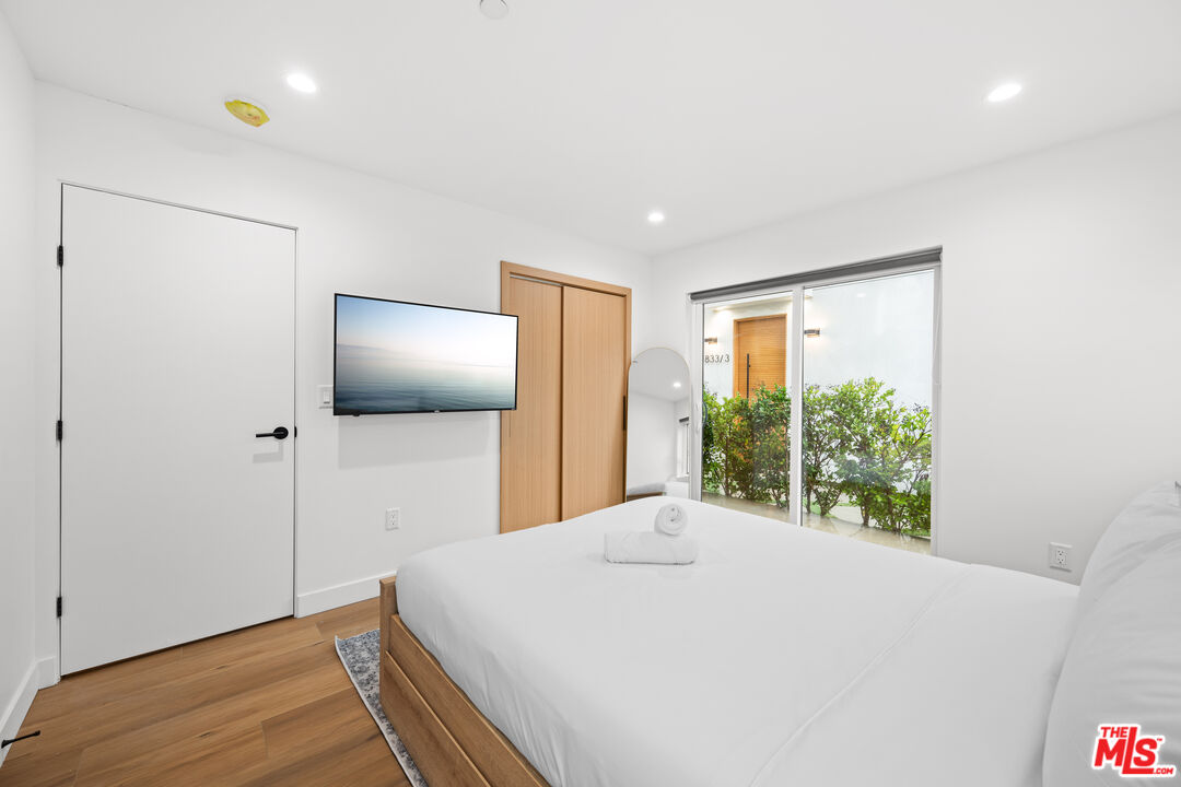 835 N Mccadden Pl Unit: 1