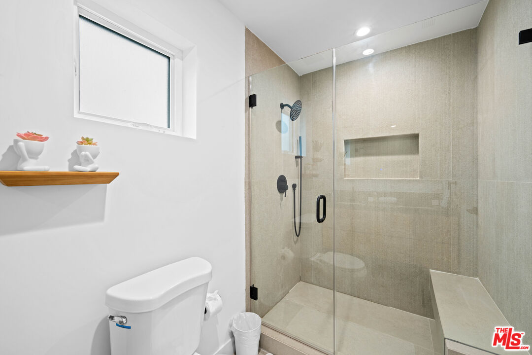 835 N Mccadden Pl Unit: 1