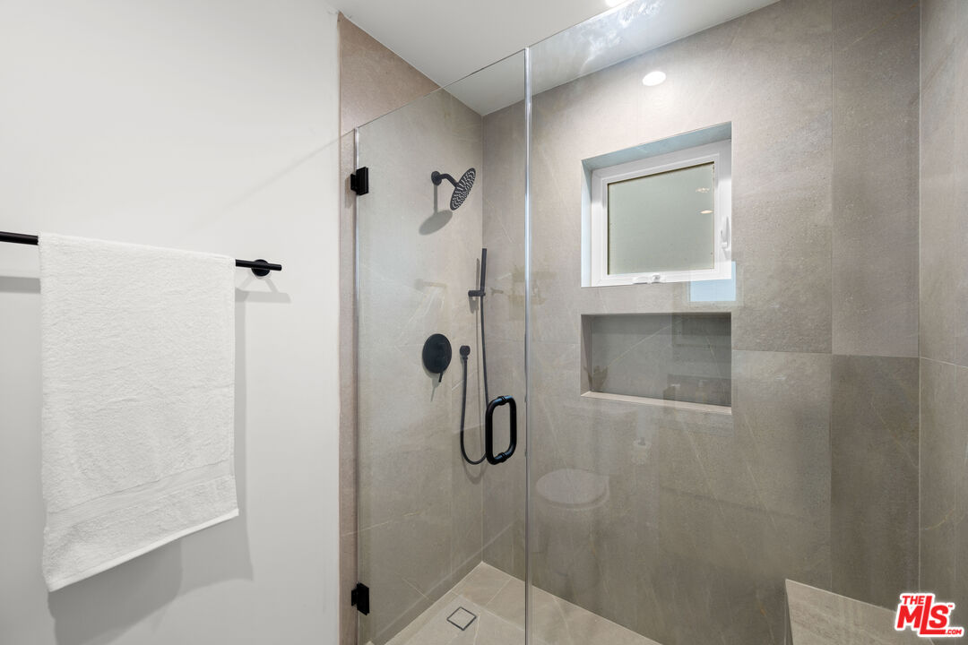 835 N Mccadden Pl Unit: 1
