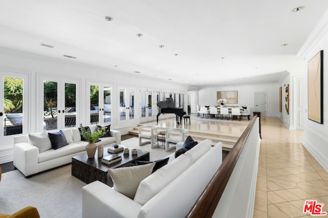 716 N Beverly Dr