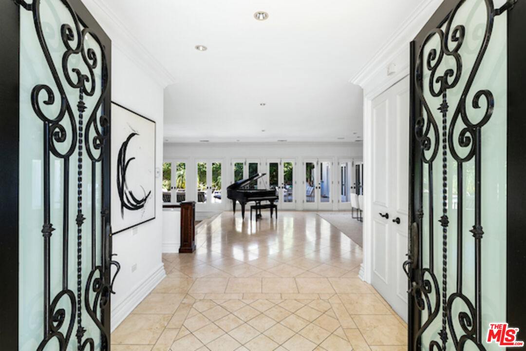716 N Beverly Dr