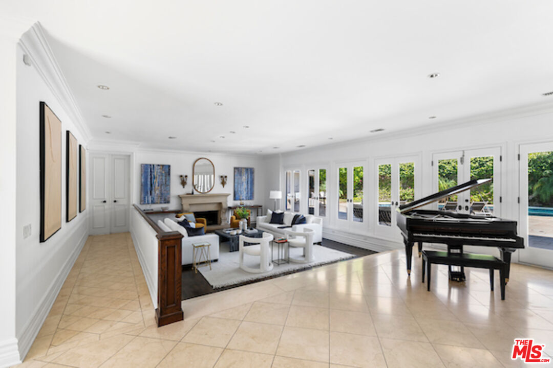716 N Beverly Dr