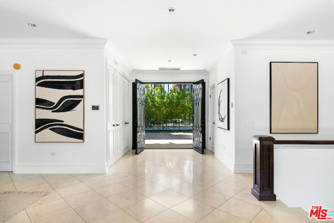 716 N Beverly Dr