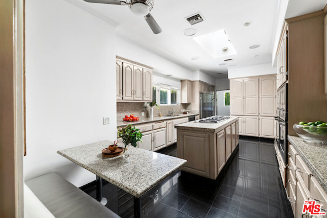 716 N Beverly Dr